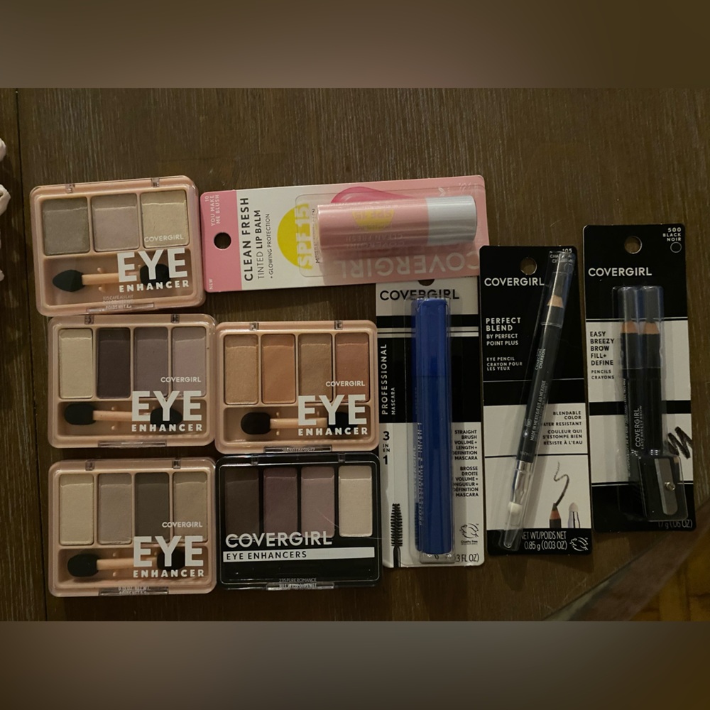 New sealed 9 PC CoverGirl makeup lot